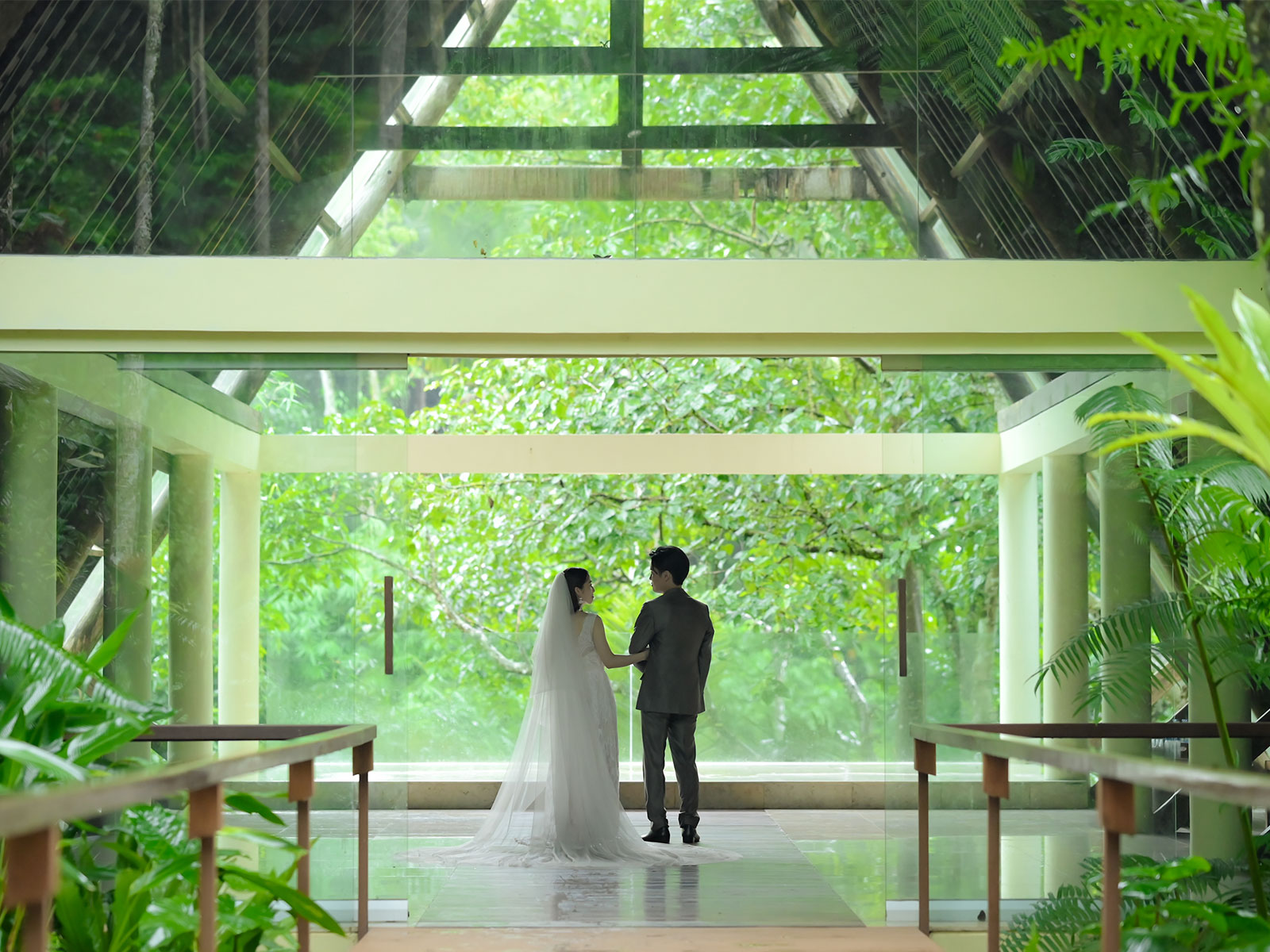 バリ島コマネカビスマチャペルでフォトウェディング作例