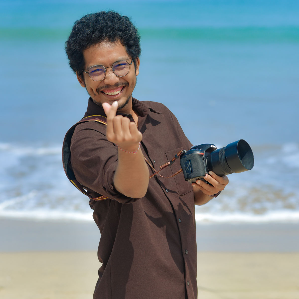 現地カメラマン メガ